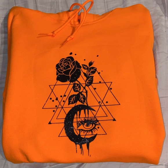 Tops - Shirts or sweatshirts